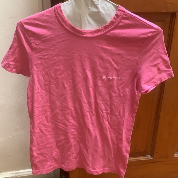 Embroidered logo t-shirt
- Fitted shape
- Ribbed crew neck
- Logo on the chest - Picture 12 of 14